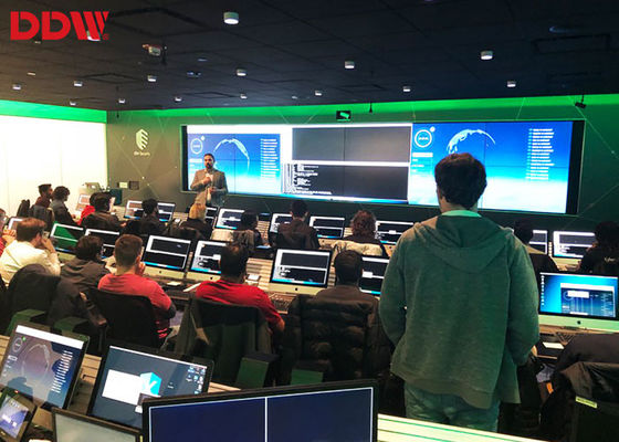 Van de Vattingskabeltelevisie van 1,7 Mm Smalle Video de Muurfhd Fysieke Resolutie 1920x1080